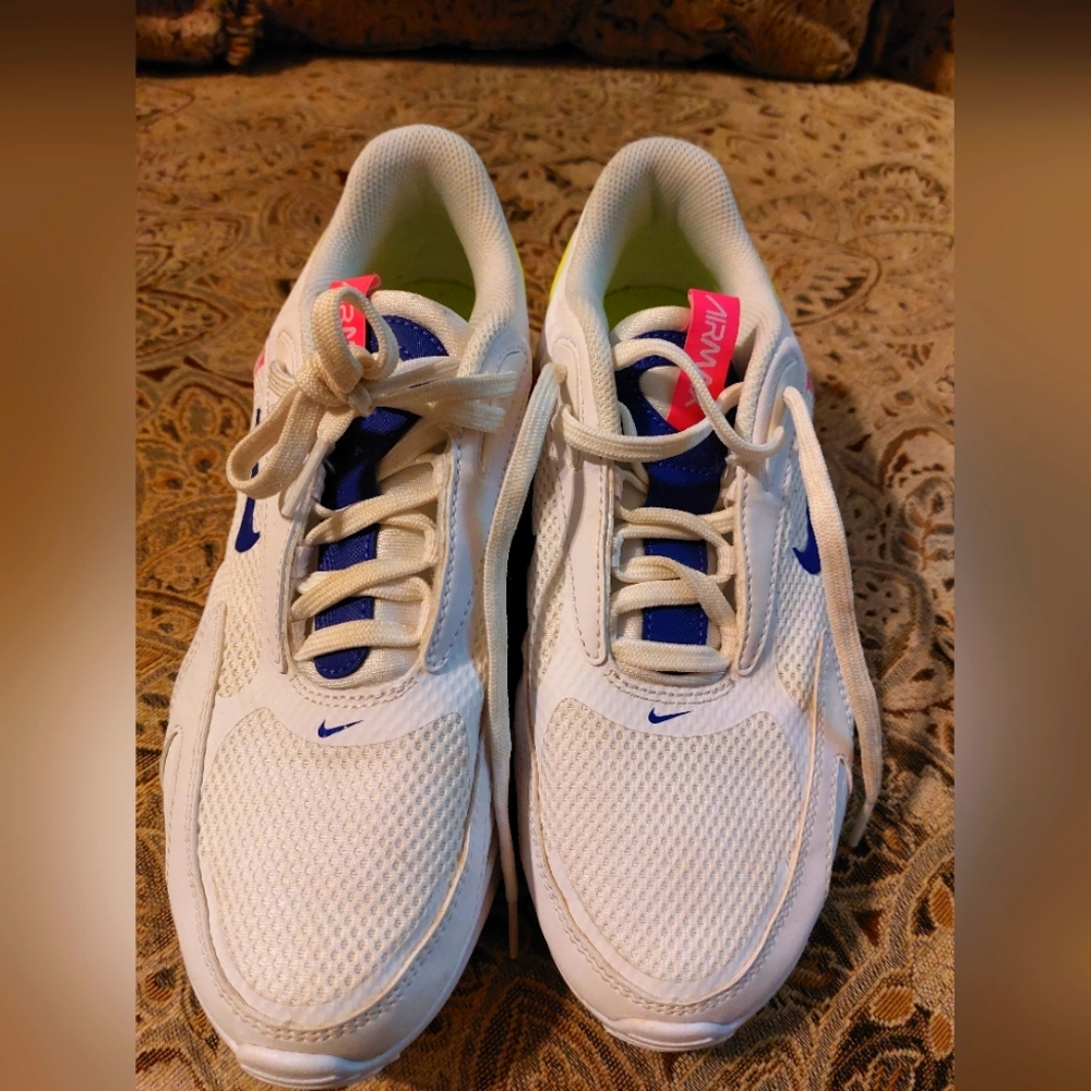 NIKE Air Max Bolt Sz. 9 Women's White Neon Indigo Hit Pink Sneaker